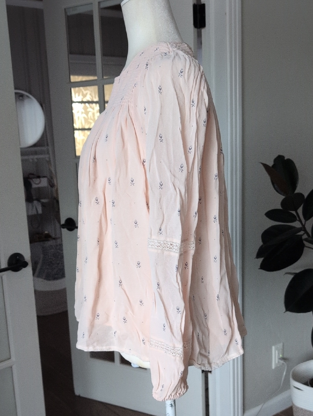 Wilfred Aritiza Blush Pink Smocked Yoke Peasant Blouse XS - Picture 5 of 9